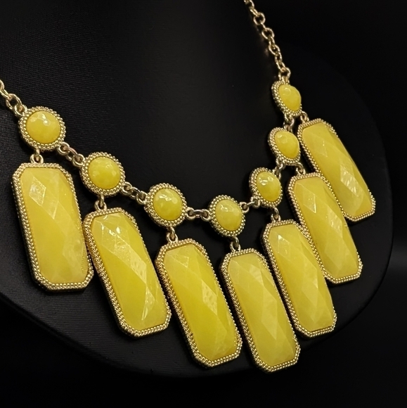 Yellow Faceted Dangle Panel Statement Necklace in Gold Tone - Picture 4 of 7